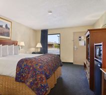 Baymont Inn & Suites Macon/Riverside Dr Room