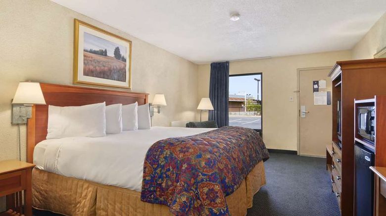 <b>Baymont Inn & Suites Macon/Riverside Dr Room</b>. Images powered by <a href="https://iceportal.shijigroup.com/" title="IcePortal" target="_blank">IcePortal</a>.