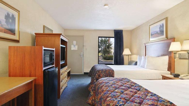 <b>Baymont Inn & Suites Macon/Riverside Dr Room</b>. Images powered by <a href="https://iceportal.shijigroup.com/" title="IcePortal" target="_blank">IcePortal</a>.