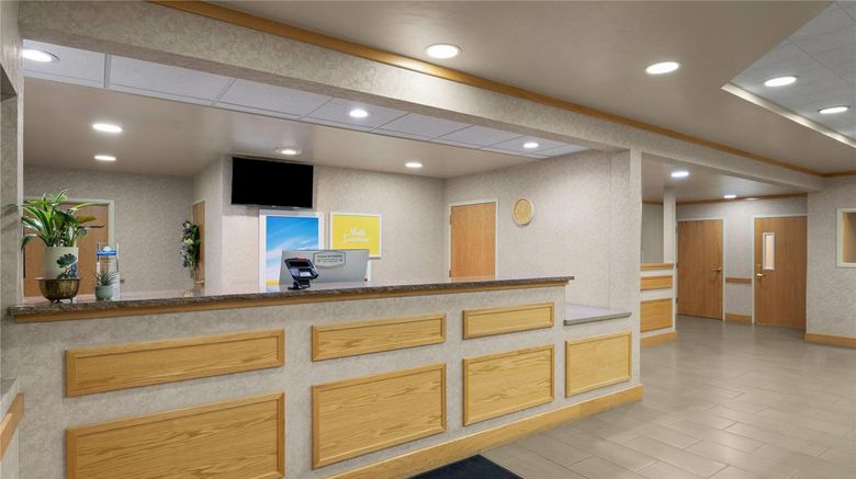 <b>Days Inn Chino Valley Lobby</b>. Images powered by <a href="https://iceportal.shijigroup.com/" title="IcePortal" target="_blank">IcePortal</a>.