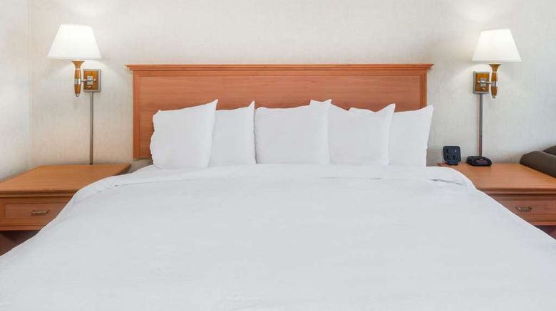 <b>Howard Johnson Inn, Gillette Room</b>. Images powered by <a href="https://iceportal.shijigroup.com/" title="IcePortal" target="_blank">IcePortal</a>.