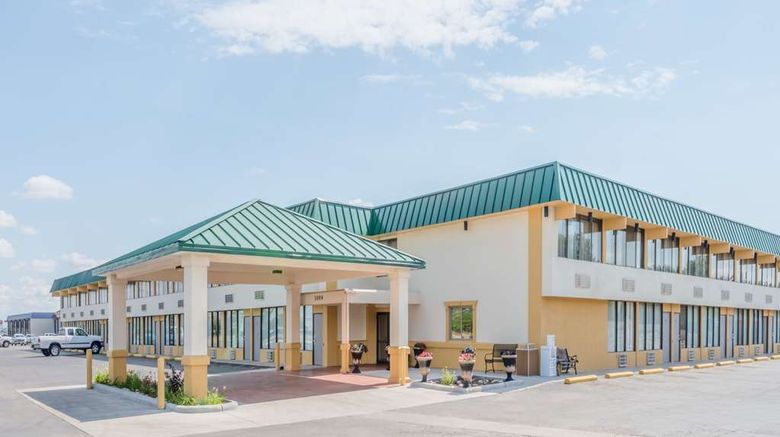 Howard Johnson Inn, Gillette Exterior. Images powered by <a href="https://iceportal.shijigroup.com" target="_blank" rel="noopener">Ice Portal</a>.