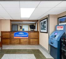 Howard Johnson Inn, Gillette Lobby