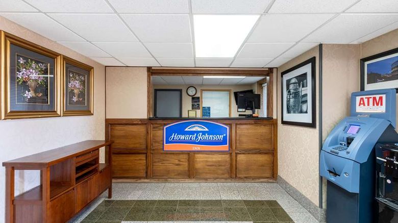 <b>Howard Johnson Inn, Gillette Lobby</b>. Images powered by <a href="https://iceportal.shijigroup.com/" title="IcePortal" target="_blank">IcePortal</a>.