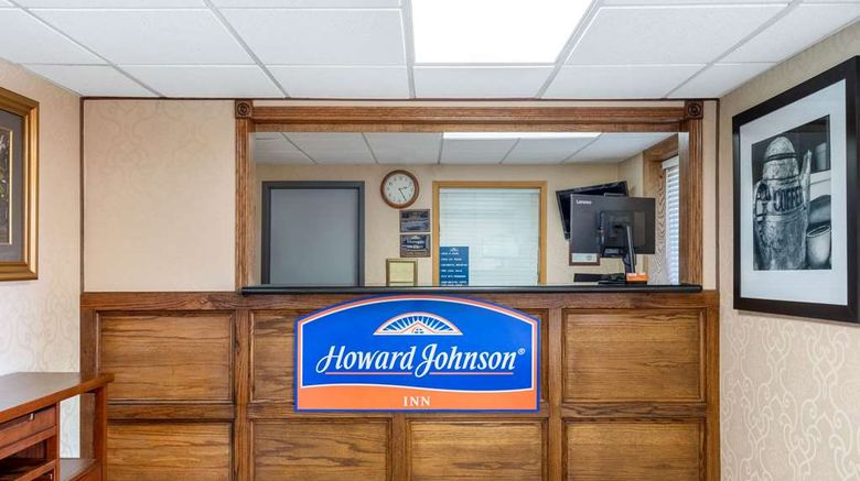 <b>Howard Johnson Inn, Gillette Lobby</b>. Images powered by <a href="https://iceportal.shijigroup.com/" title="IcePortal" target="_blank">IcePortal</a>.
