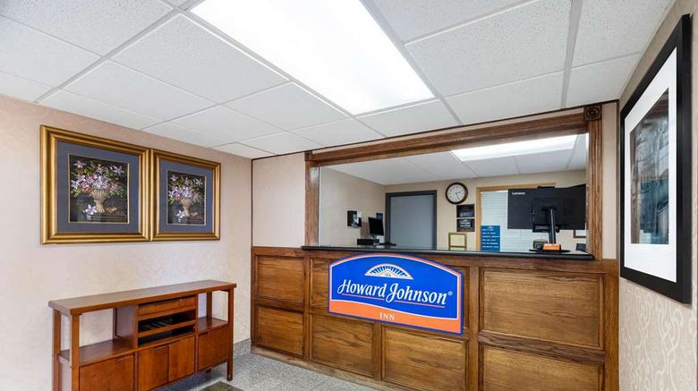 <b>Howard Johnson Inn, Gillette Lobby</b>. Images powered by <a href="https://iceportal.shijigroup.com/" title="IcePortal" target="_blank">IcePortal</a>.