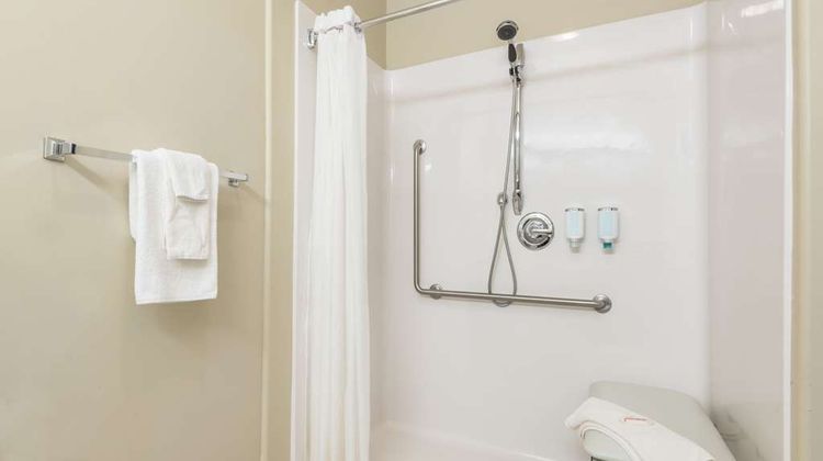 Super 8 Windsor Room