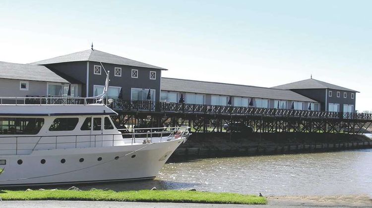 Howard Johnson Hotel & Marinas Resort Exterior
