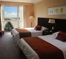 Howard Johnson Plaza Hotel Mayorazgo Room