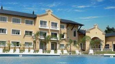 Howard Johnson Resort Pilar