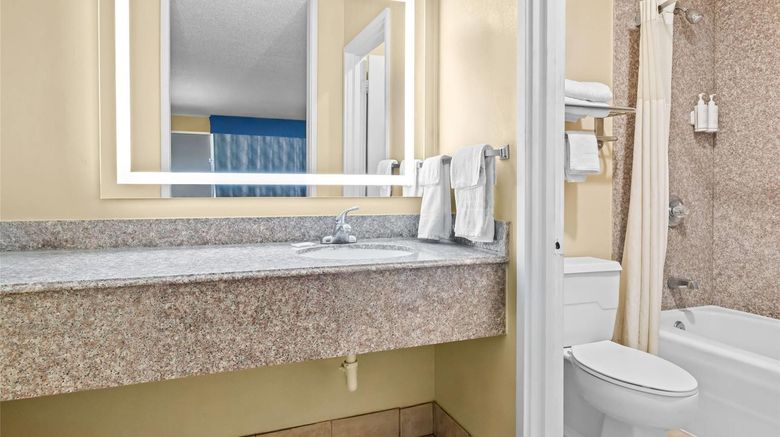 <b>Days Inn Lafayette/Airport Room</b>. Images powered by <a href="https://iceportal.shijigroup.com/" title="IcePortal" target="_blank">IcePortal</a>.