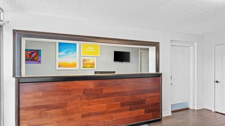 Days Inn Lafayette/Airport Lobby