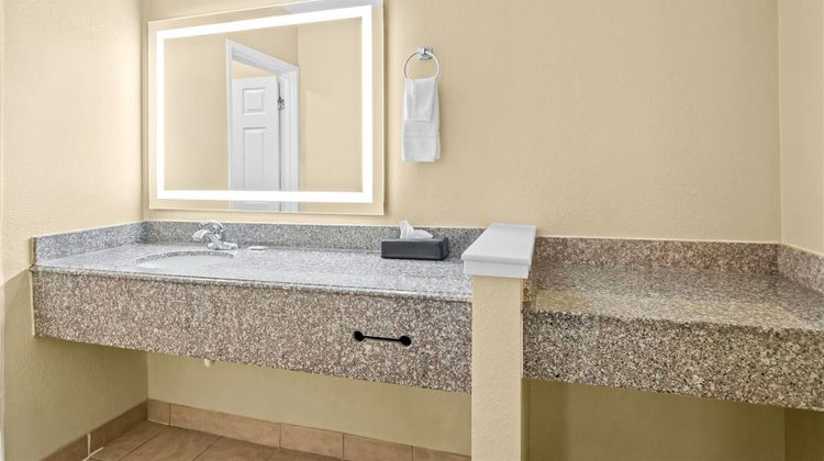 Days Inn Lafayette/Airport Suite