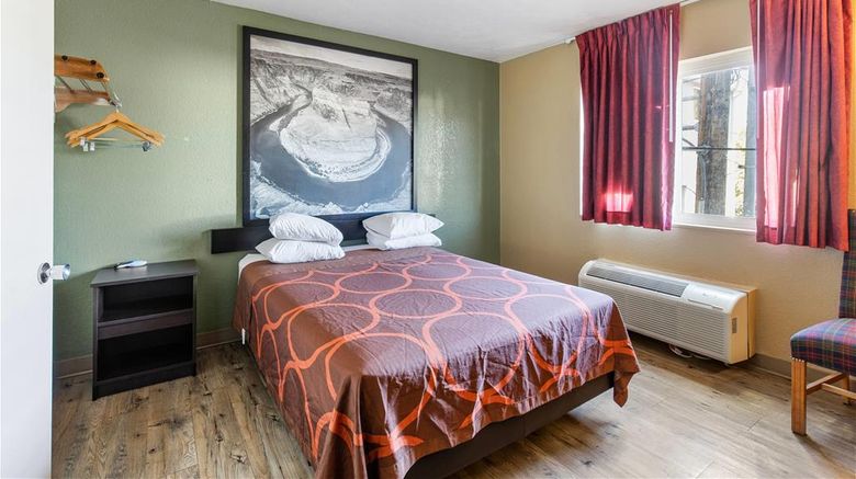 <b>Super 8 by Wyndham St. George UT Room</b>. Images powered by <a href="https://iceportal.shijigroup.com/" title="IcePortal" target="_blank">IcePortal</a>.