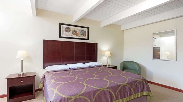 Super 8 Beaver Falls Room