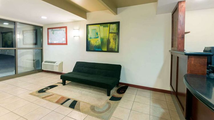 Super 8 Beaver Falls Lobby