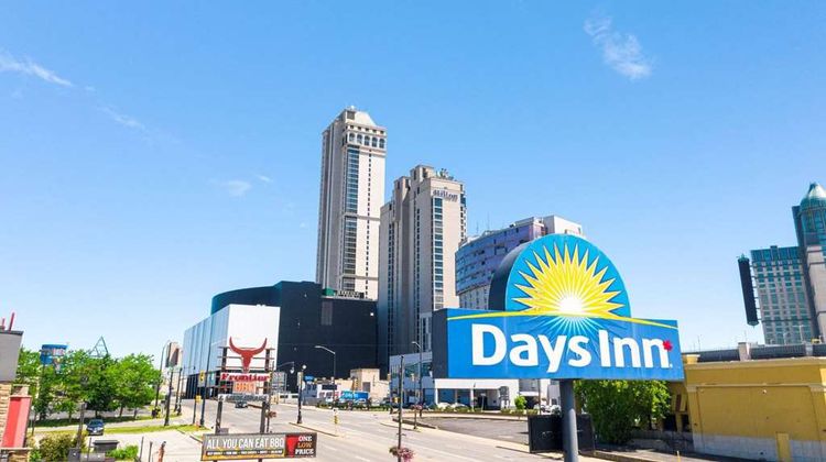 Days Inn by Wyndham Fallsview Exterior