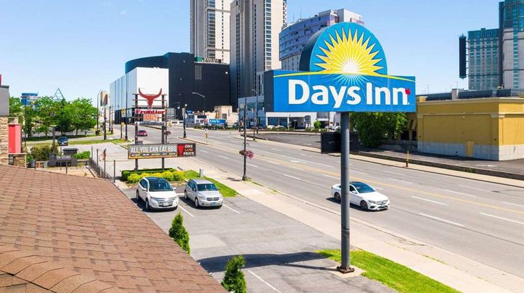 Days Inn by Wyndham Fallsview Exterior