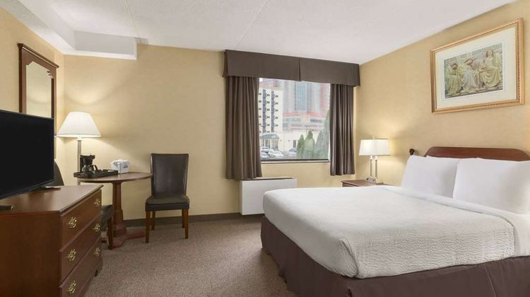 Days Inn by Wyndham Fallsview Room