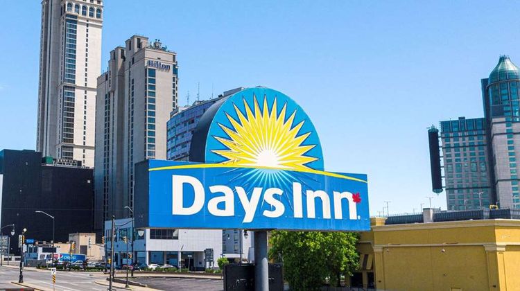 Days Inn by Wyndham Fallsview Exterior