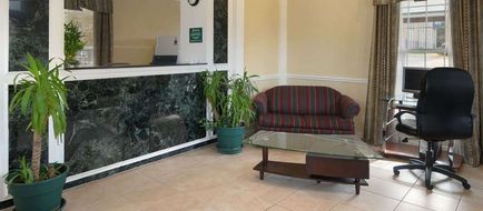Days Inn KU Lawrence Lobby