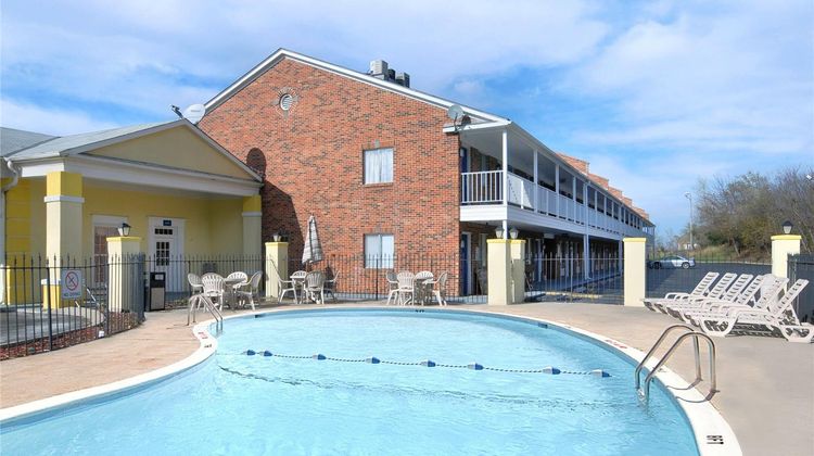 Days Inn KU Lawrence Pool
