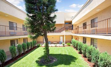 Days Inn and Suites Artesia