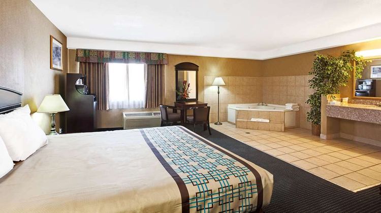 Days Inn and Suites Artesia Suite