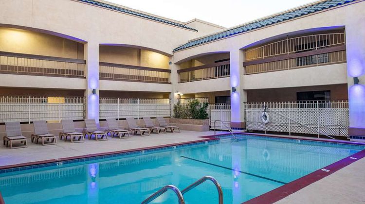 Days Inn and Suites Artesia Pool