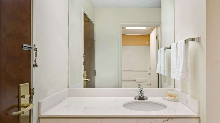 Days Inn Burlington East Room