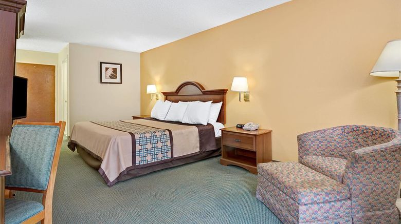 <b>Days Inn Burlington East Room</b>. Images powered by <a href="https://iceportal.shijigroup.com/" title="IcePortal" target="_blank">IcePortal</a>.