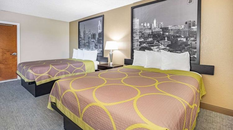 Super 8 Mount Laurel Suite