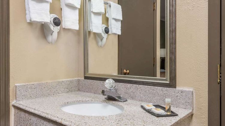 Days Inn Perryville Room