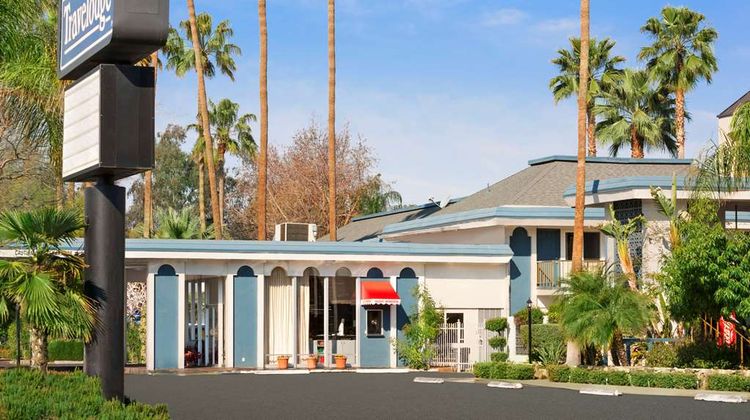 Travelodge Bakersfield Exterior