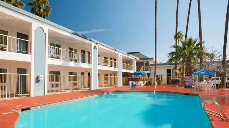 <b>Travelodge Bakersfield Pool</b>. Images powered by <a href="https://iceportal.shijigroup.com/" title="IcePortal" target="_blank">IcePortal</a>.