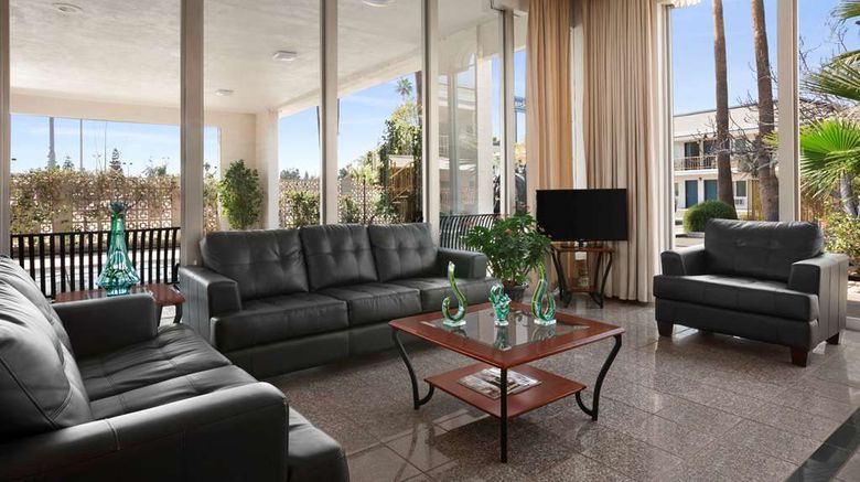 <b>Travelodge Bakersfield Lobby</b>. Images powered by <a href="https://iceportal.shijigroup.com/" title="IcePortal" target="_blank">IcePortal</a>.