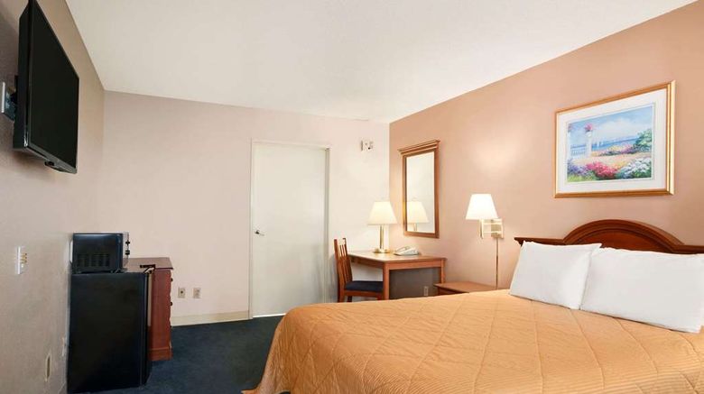 <b>Travelodge Bakersfield Room</b>. Images powered by <a href="https://iceportal.shijigroup.com/" title="IcePortal" target="_blank">IcePortal</a>.