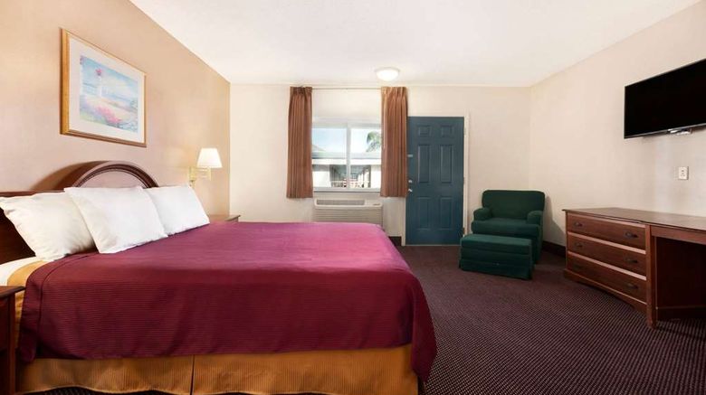 <b>Travelodge Bakersfield Room</b>. Images powered by <a href="https://iceportal.shijigroup.com/" title="IcePortal" target="_blank">IcePortal</a>.