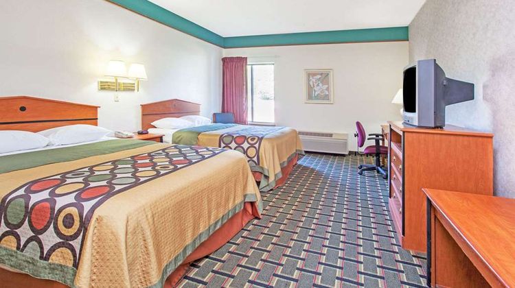 Super 8 Atchison Room