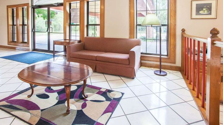 Super 8 Atchison Lobby