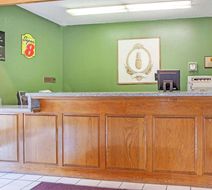 Super 8 Atchison Lobby