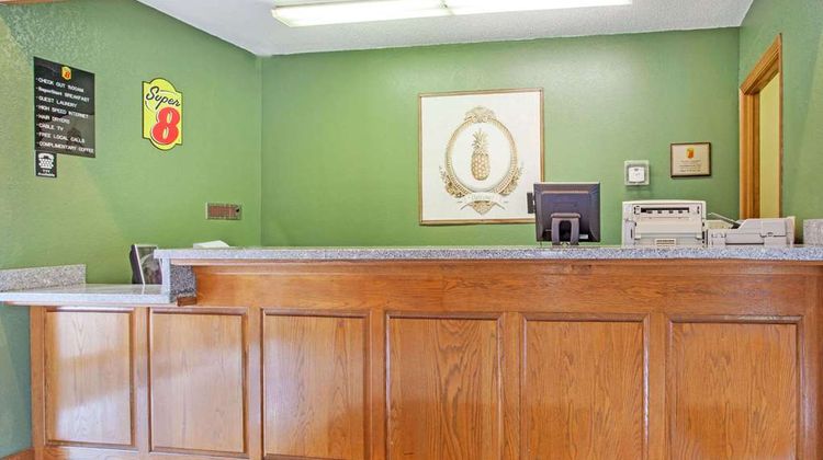 Super 8 Atchison Lobby