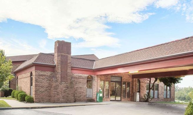 Super 8 Atchison Exterior
