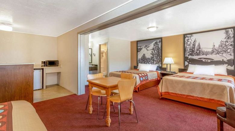 <b>Super 8 Evanston Room</b>. Images powered by <a href="https://iceportal.shijigroup.com/" title="IcePortal" target="_blank">IcePortal</a>.