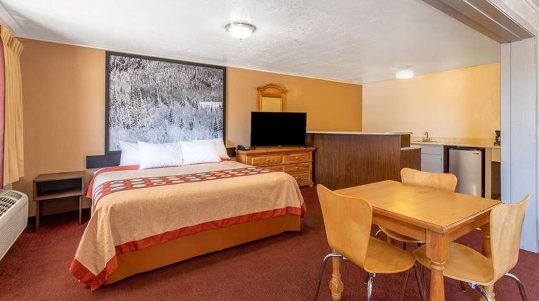 <b>Super 8 Evanston Room</b>. Images powered by <a href="https://iceportal.shijigroup.com/" title="IcePortal" target="_blank">IcePortal</a>.