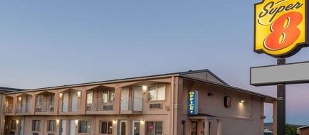 Super 8 Evanston Exterior