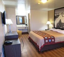 Super 8 Evanston Room