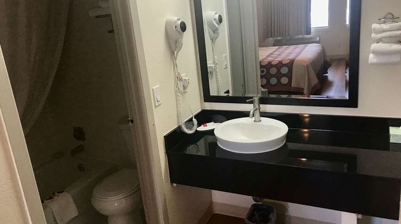 <b>Super 8 Evanston Room</b>. Images powered by <a href="https://iceportal.shijigroup.com/" title="IcePortal" target="_blank">IcePortal</a>.