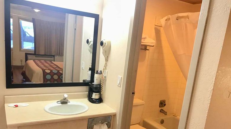 <b>Super 8 Evanston Room</b>. Images powered by <a href="https://iceportal.shijigroup.com/" title="IcePortal" target="_blank">IcePortal</a>.