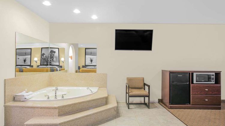 Super 8 Idabel Room